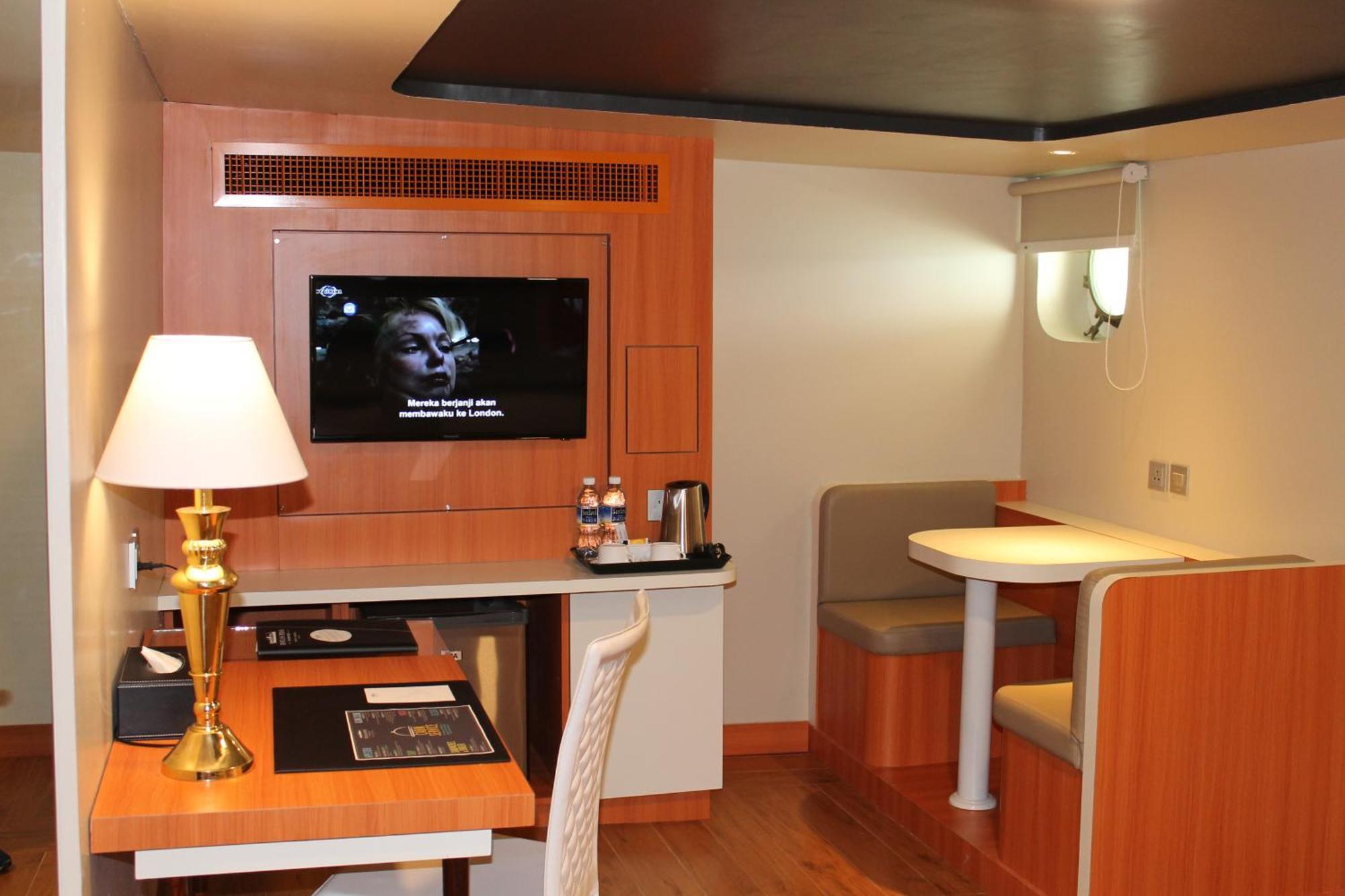 Doulos Phos The Ship Hotel لاغويْ الغرفة الصورة