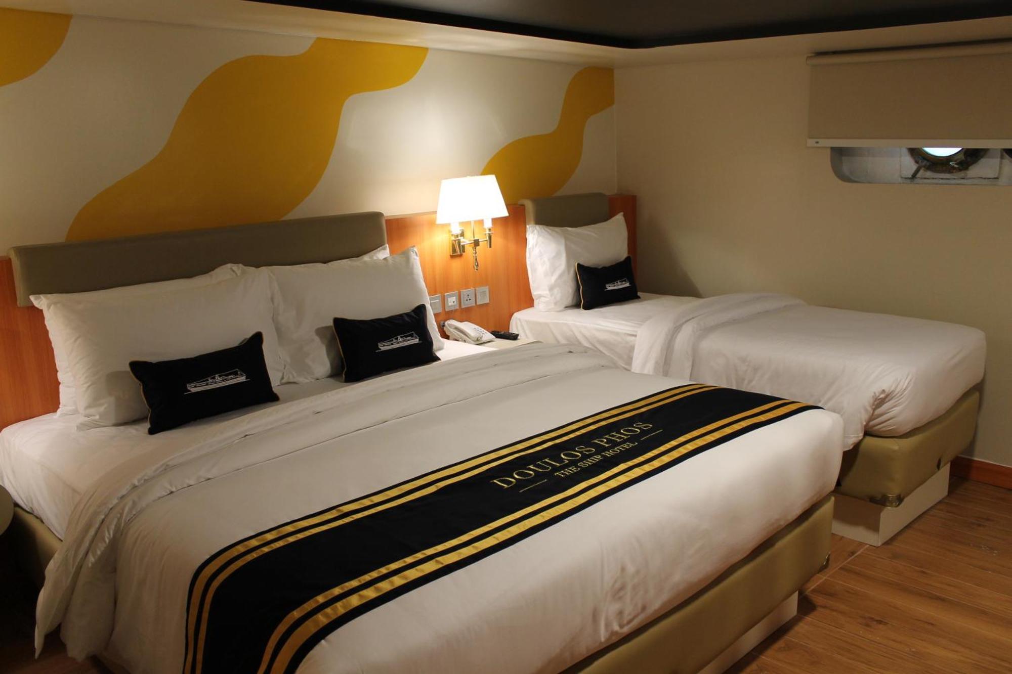 Doulos Phos The Ship Hotel لاغويْ الغرفة الصورة