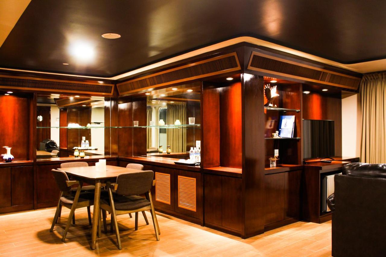 Doulos Phos The Ship Hotel لاغويْ المظهر الخارجي الصورة